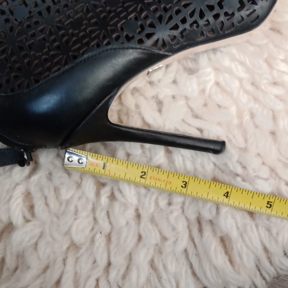 Badgley Mischka ankle heels - Picture 7 of 8